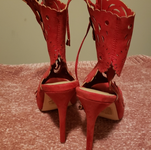 Red shoes - Picture 1 of 3